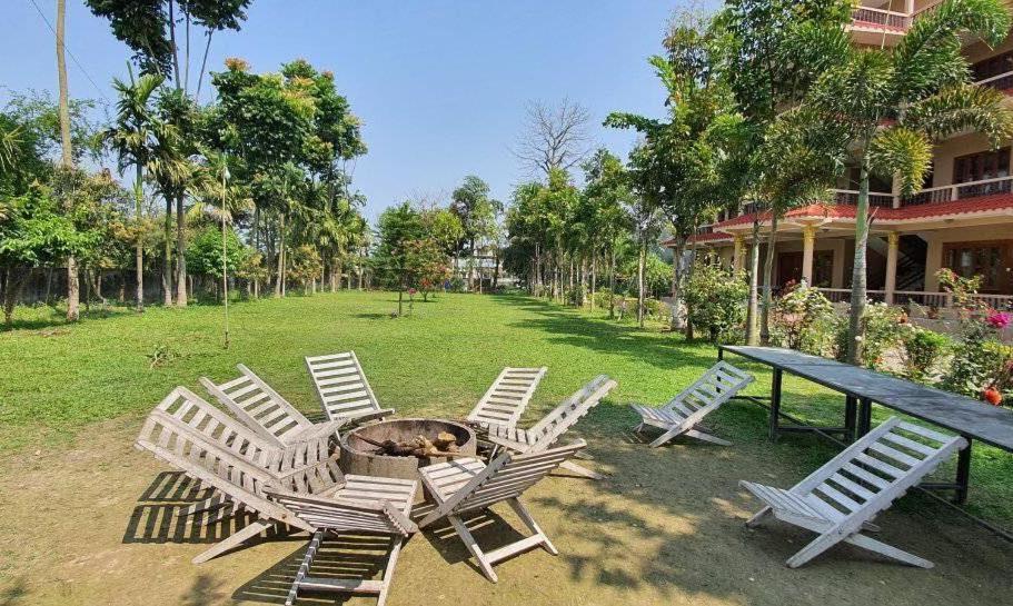 Chitwan Forest Resort , Chitwan National Park Sauraha Dış mekan fotoğraf