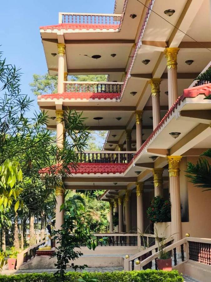 Chitwan Forest Resort , Chitwan National Park Sauraha Dış mekan fotoğraf