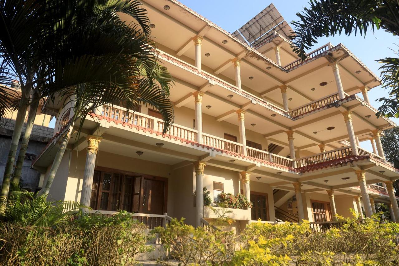 Chitwan Forest Resort , Chitwan National Park Sauraha Dış mekan fotoğraf
