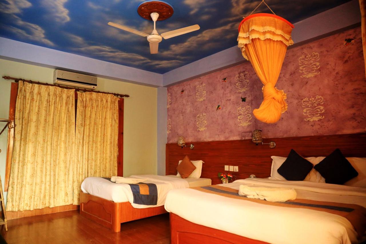 Chitwan Forest Resort , Chitwan National Park Sauraha Dış mekan fotoğraf