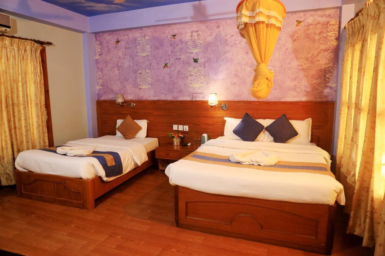 Chitwan Forest Resort , Chitwan National Park Sauraha Dış mekan fotoğraf