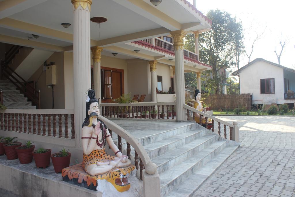 Chitwan Forest Resort , Chitwan National Park Sauraha Dış mekan fotoğraf