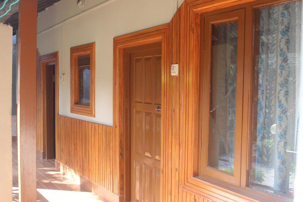 Chitwan Forest Resort , Chitwan National Park Sauraha Dış mekan fotoğraf