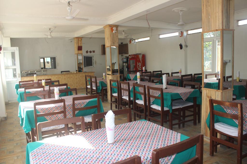 Chitwan Forest Resort , Chitwan National Park Sauraha Dış mekan fotoğraf