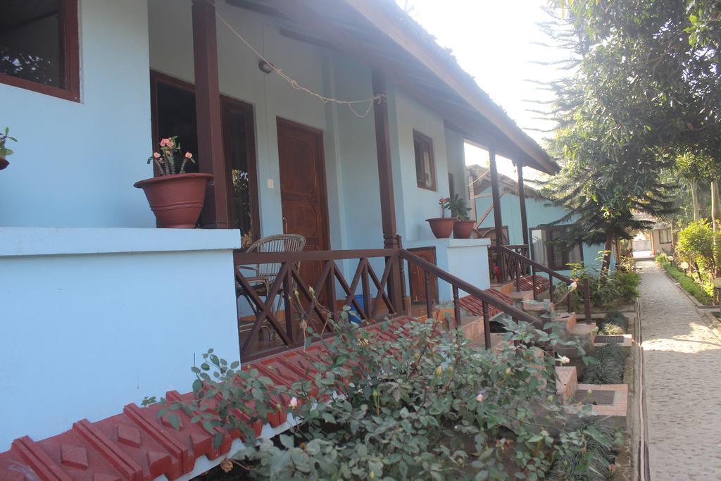 Chitwan Forest Resort , Chitwan National Park Sauraha Dış mekan fotoğraf