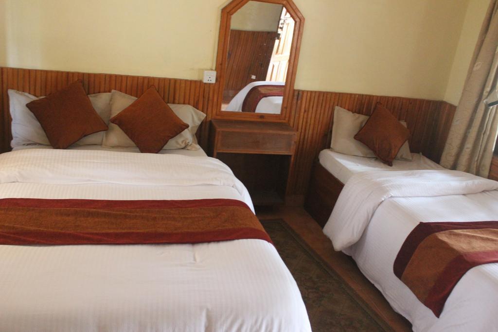 Chitwan Forest Resort , Chitwan National Park Sauraha Dış mekan fotoğraf