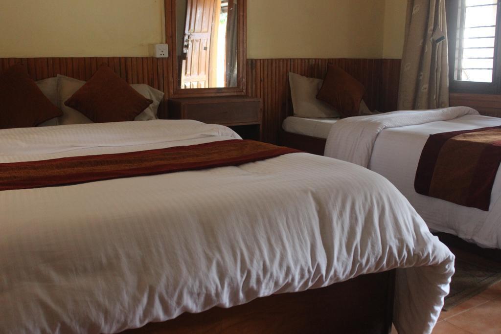 Chitwan Forest Resort , Chitwan National Park Sauraha Dış mekan fotoğraf