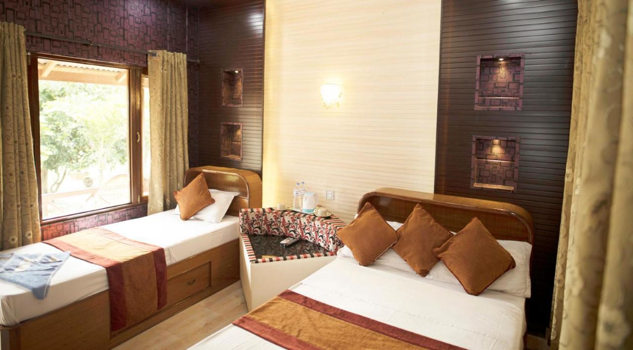 Chitwan Forest Resort , Chitwan National Park Sauraha Dış mekan fotoğraf
