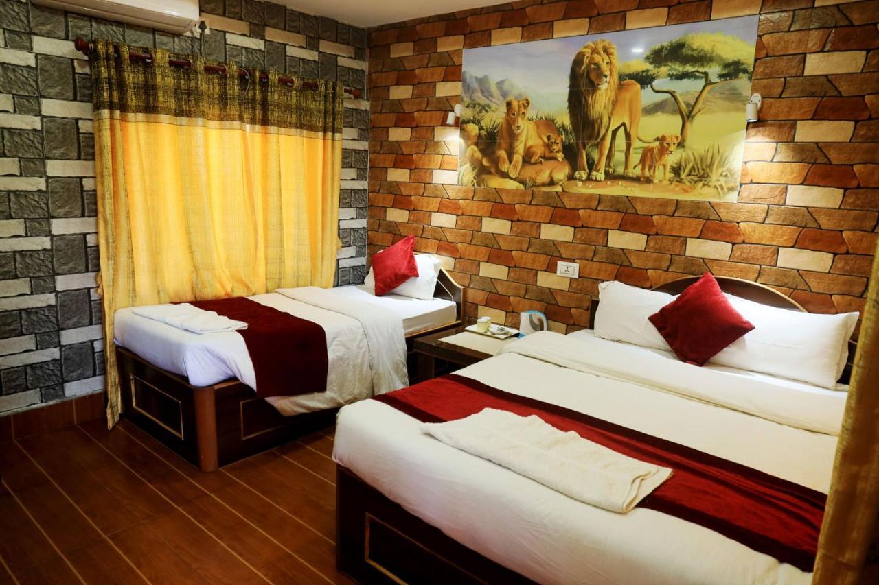 Chitwan Forest Resort , Chitwan National Park Sauraha Dış mekan fotoğraf