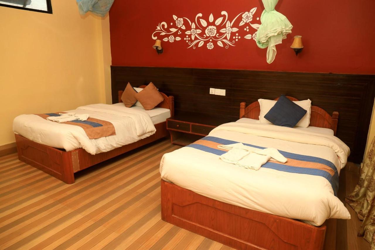 Chitwan Forest Resort , Chitwan National Park Sauraha Dış mekan fotoğraf
