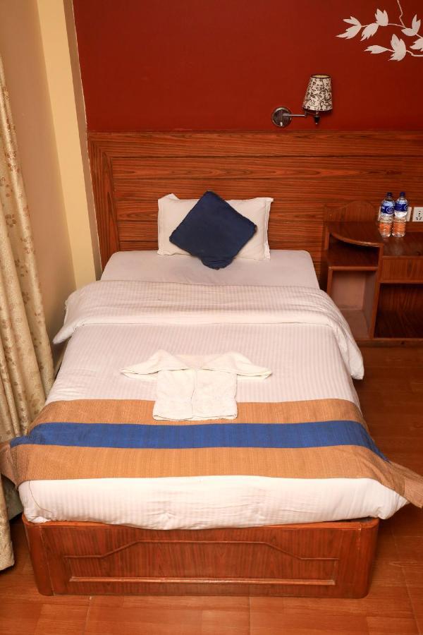 Chitwan Forest Resort , Chitwan National Park Sauraha Dış mekan fotoğraf