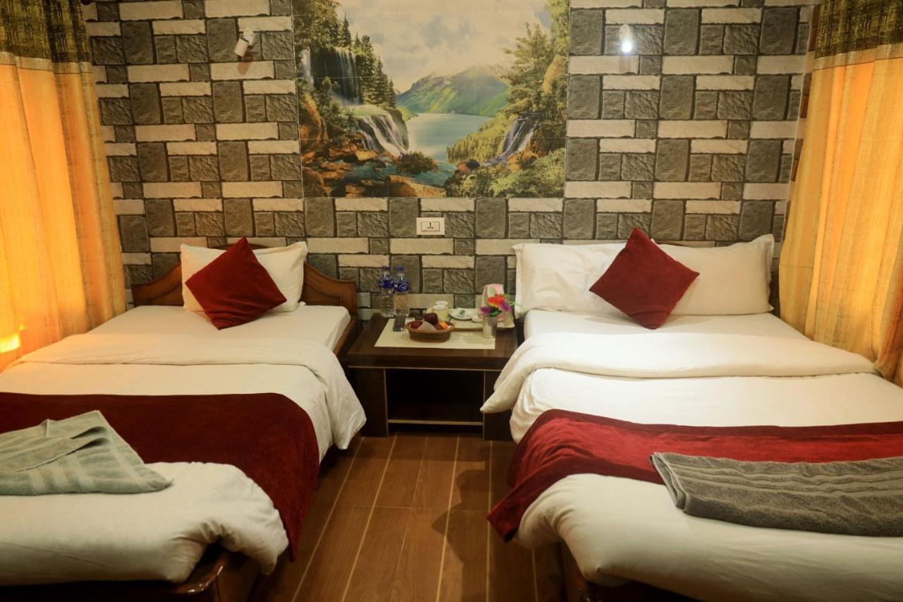 Chitwan Forest Resort , Chitwan National Park Sauraha Dış mekan fotoğraf