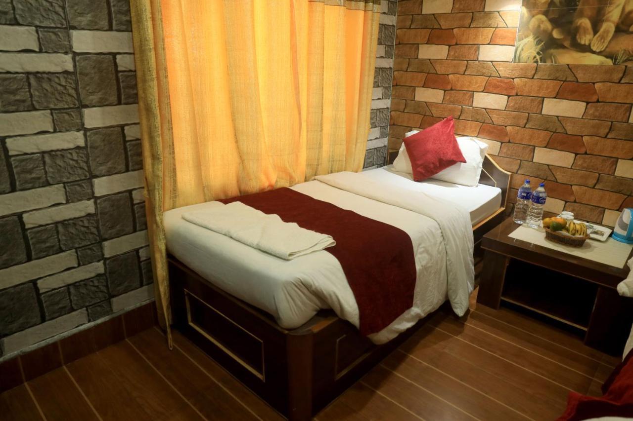 Chitwan Forest Resort , Chitwan National Park Sauraha Dış mekan fotoğraf