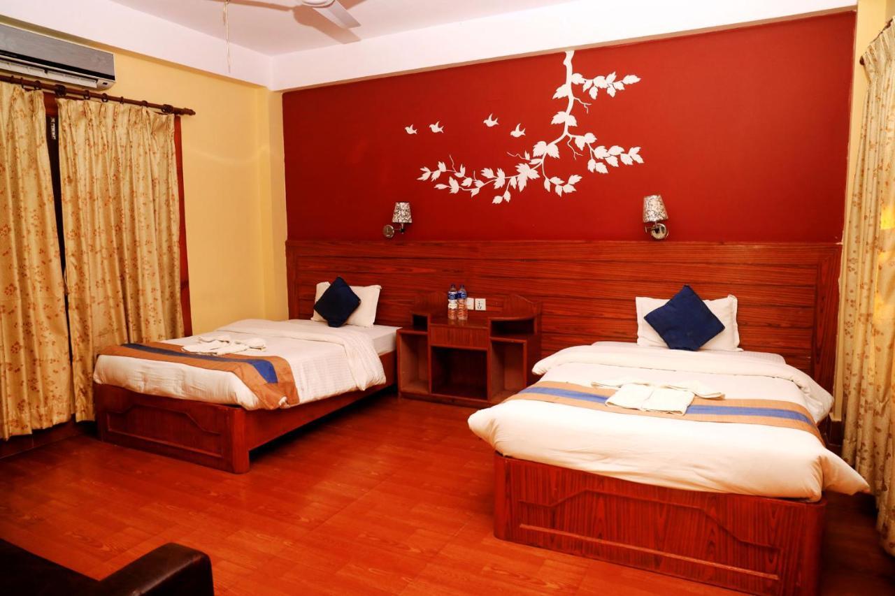 Chitwan Forest Resort , Chitwan National Park Sauraha Dış mekan fotoğraf