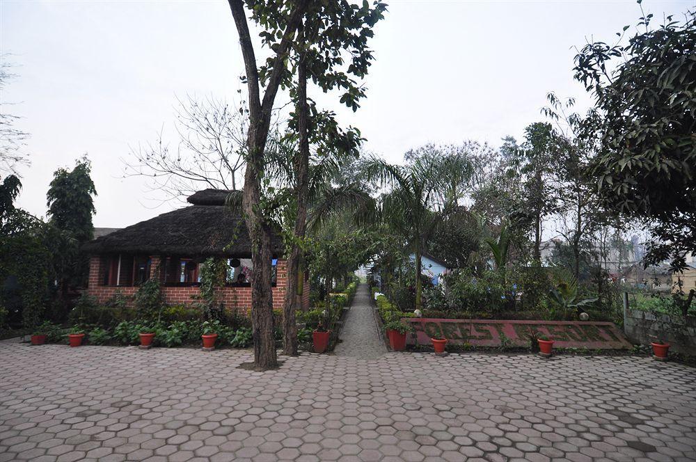 Chitwan Forest Resort , Chitwan National Park Sauraha Dış mekan fotoğraf