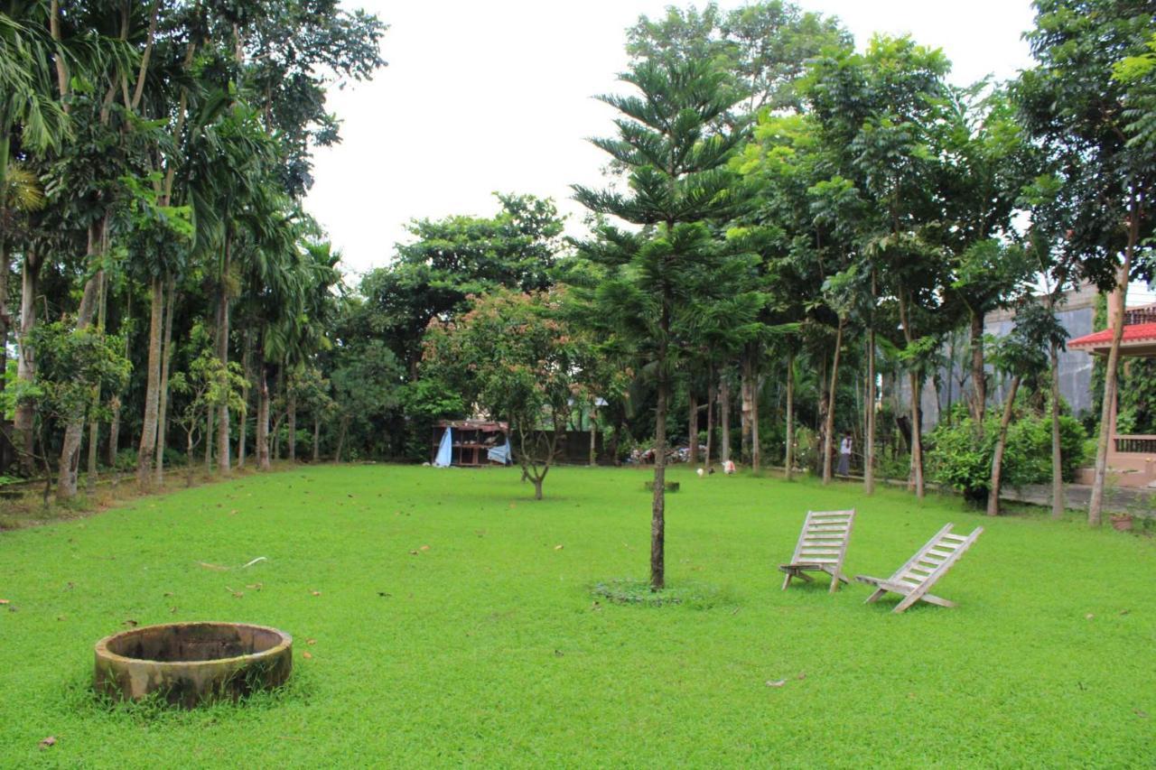 Chitwan Forest Resort , Chitwan National Park Sauraha Dış mekan fotoğraf
