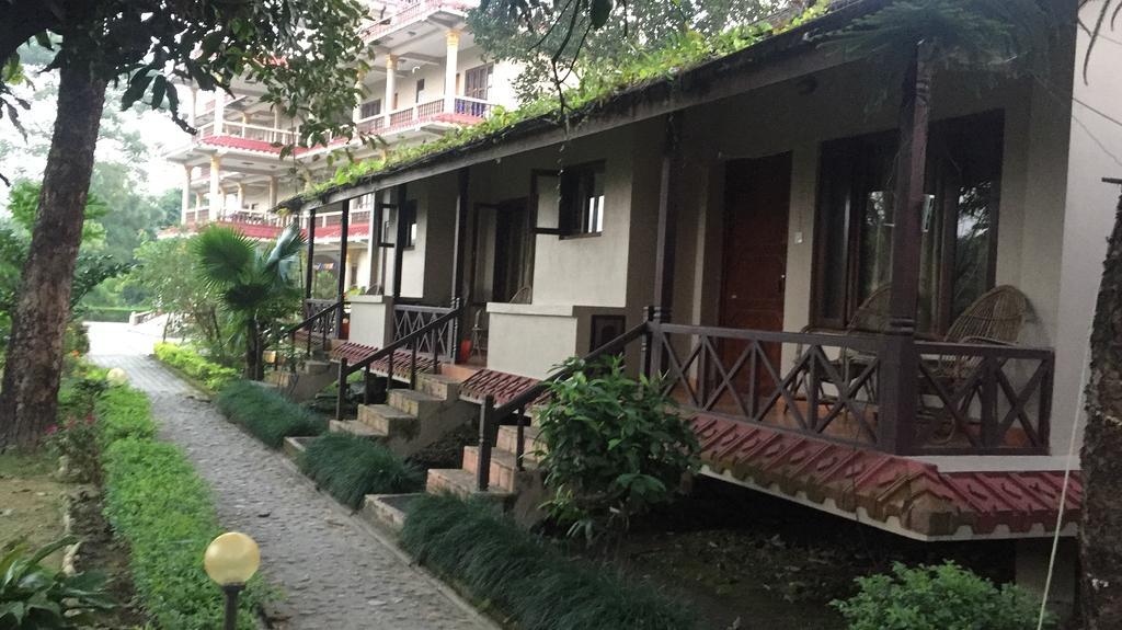 Chitwan Forest Resort , Chitwan National Park Sauraha Dış mekan fotoğraf