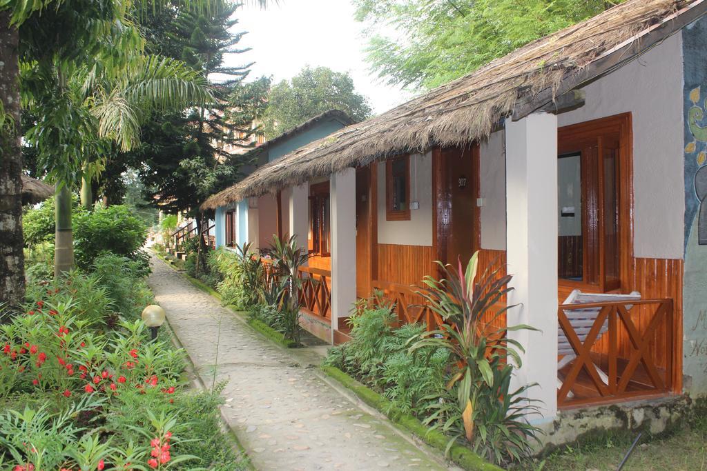 Chitwan Forest Resort , Chitwan National Park Sauraha Dış mekan fotoğraf