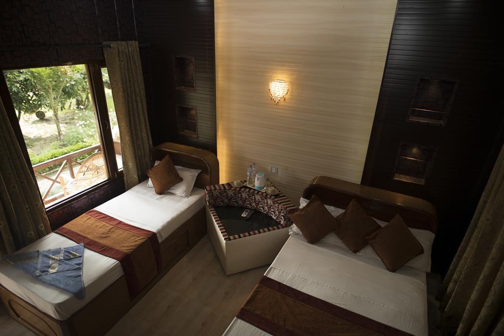 Chitwan Forest Resort , Chitwan National Park Sauraha Dış mekan fotoğraf